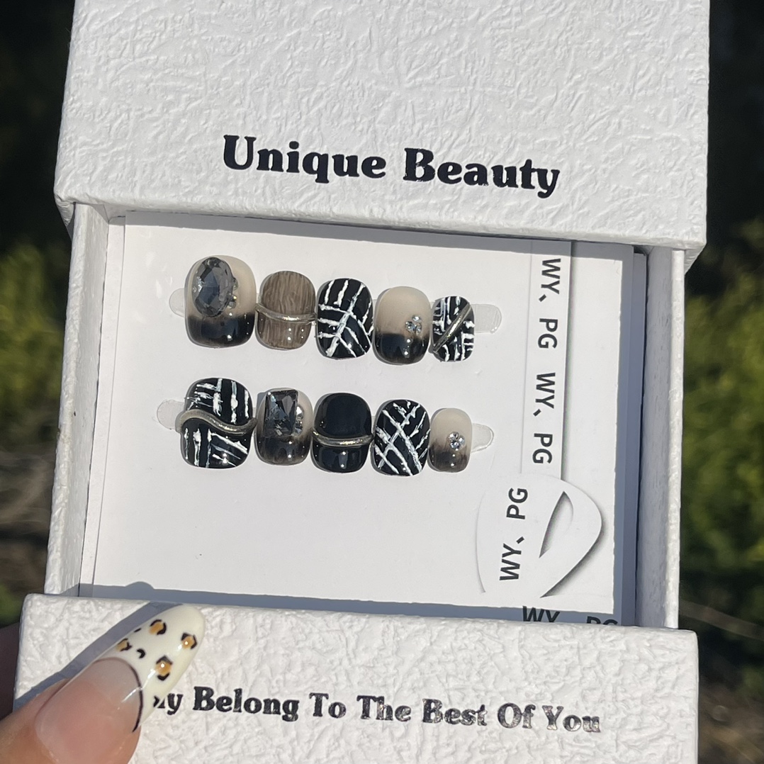Easy application Handmade press-on nails number 463