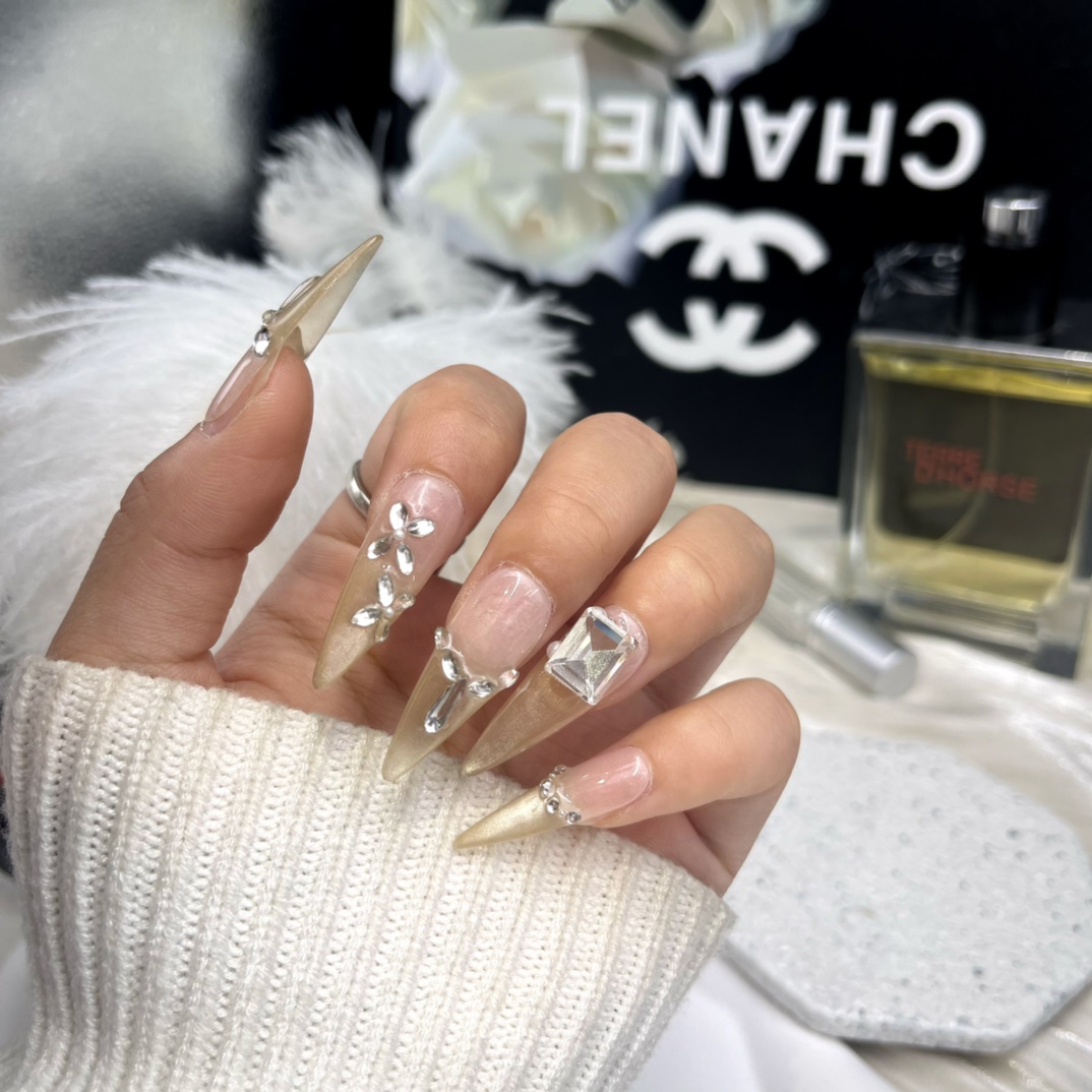 3cm Long Lasting artificial nails with Waterproof and Non Toxic Materials number 447
