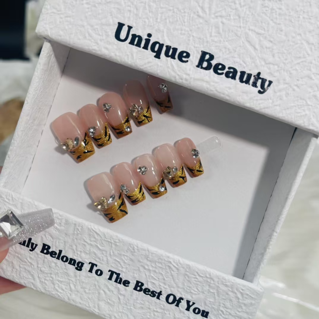 2cm Easy to Apply Pre Glued Nails False nails for Busy Professionals and Students number 405