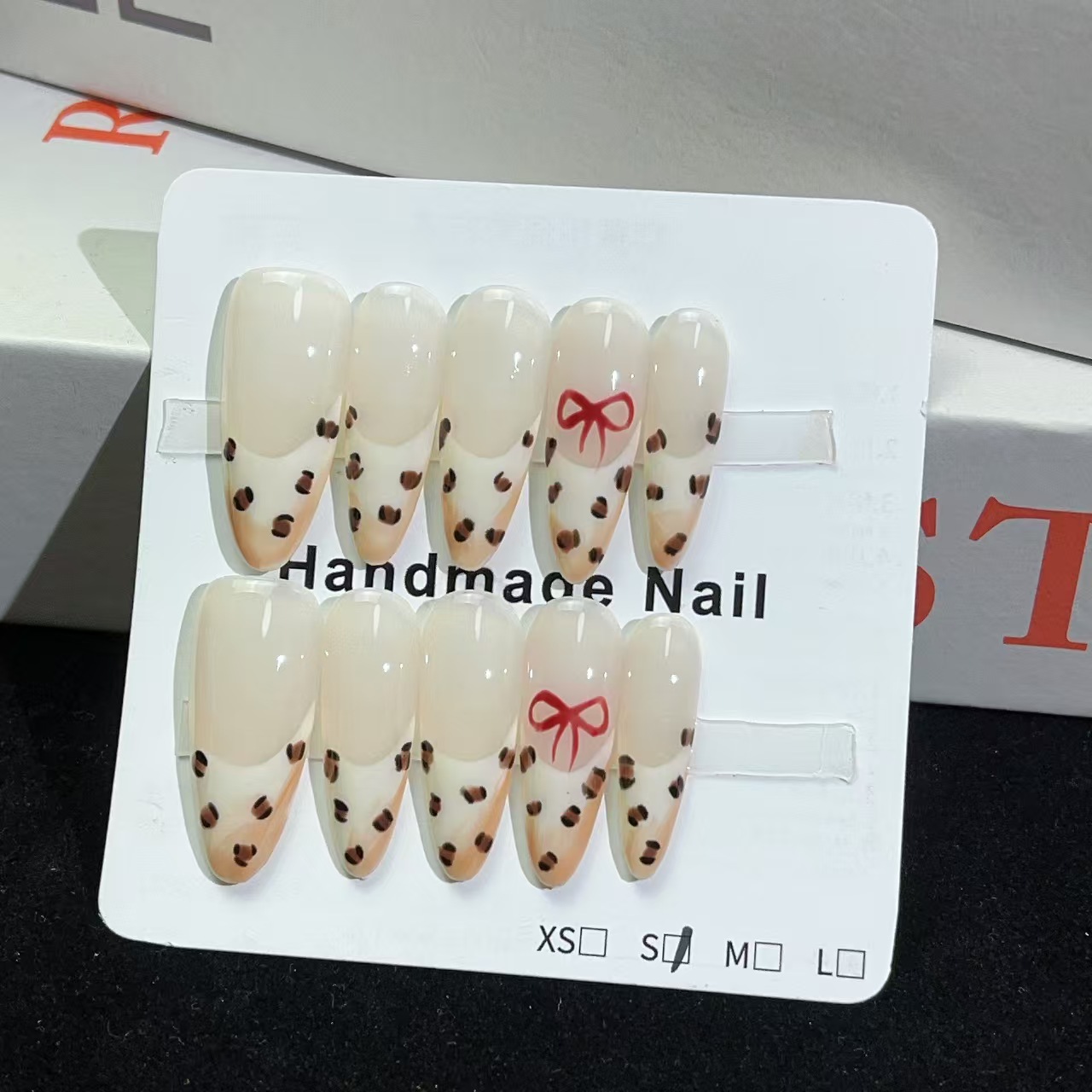 3cm Lightweight Fake artificial nails with Glossy and Matte Finish Options number 373