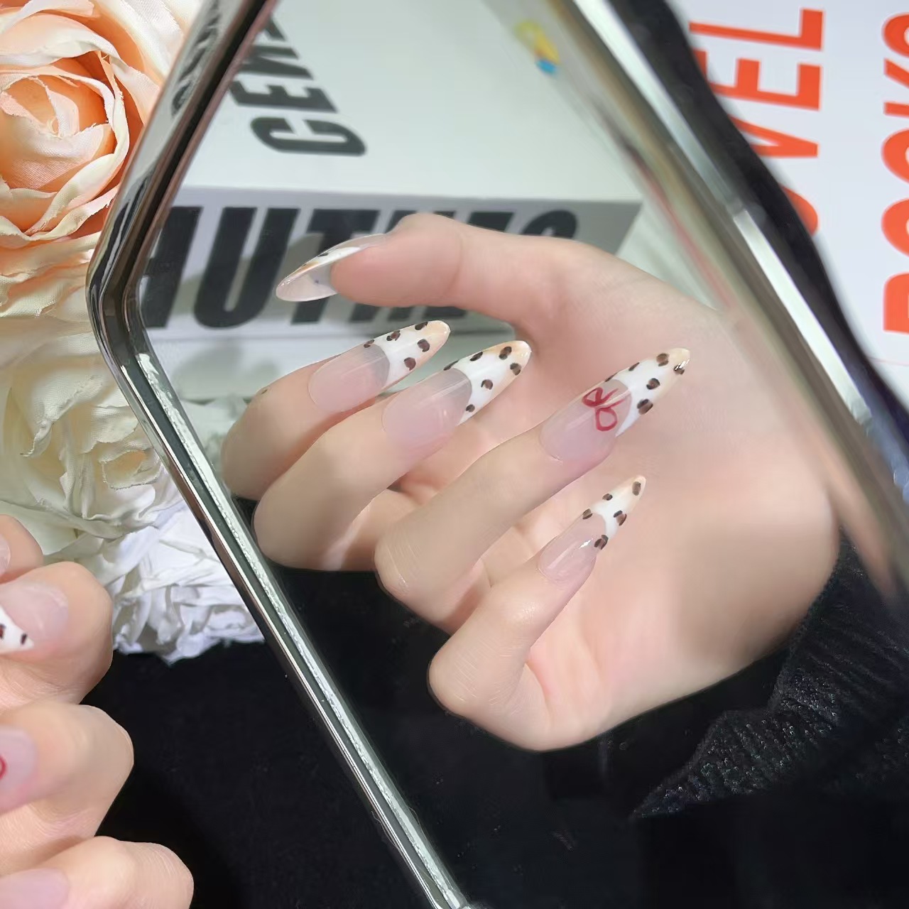 3cm Lightweight Fake artificial nails with Glossy and Matte Finish Options number 373