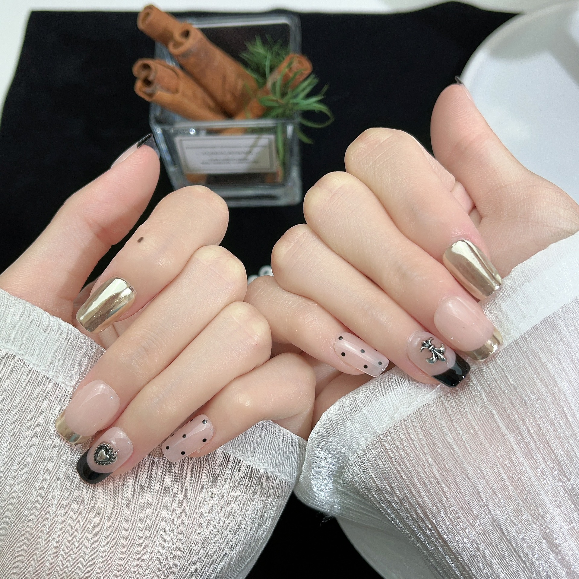 1.6cm Holographic Press On Nails – Shine Bright Anytime number 357