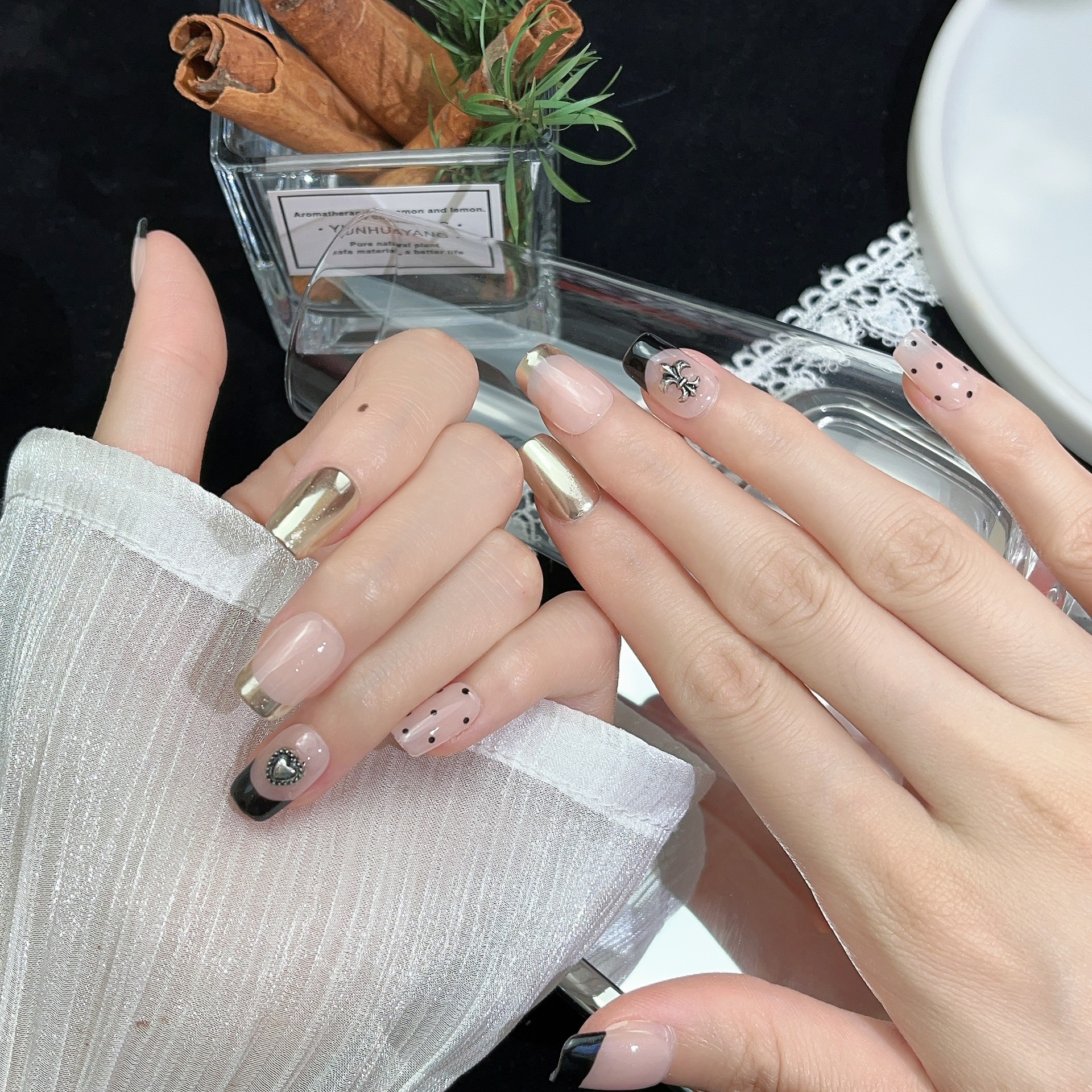 1.6cm Holographic Press On Nails – Shine Bright Anytime number 357
