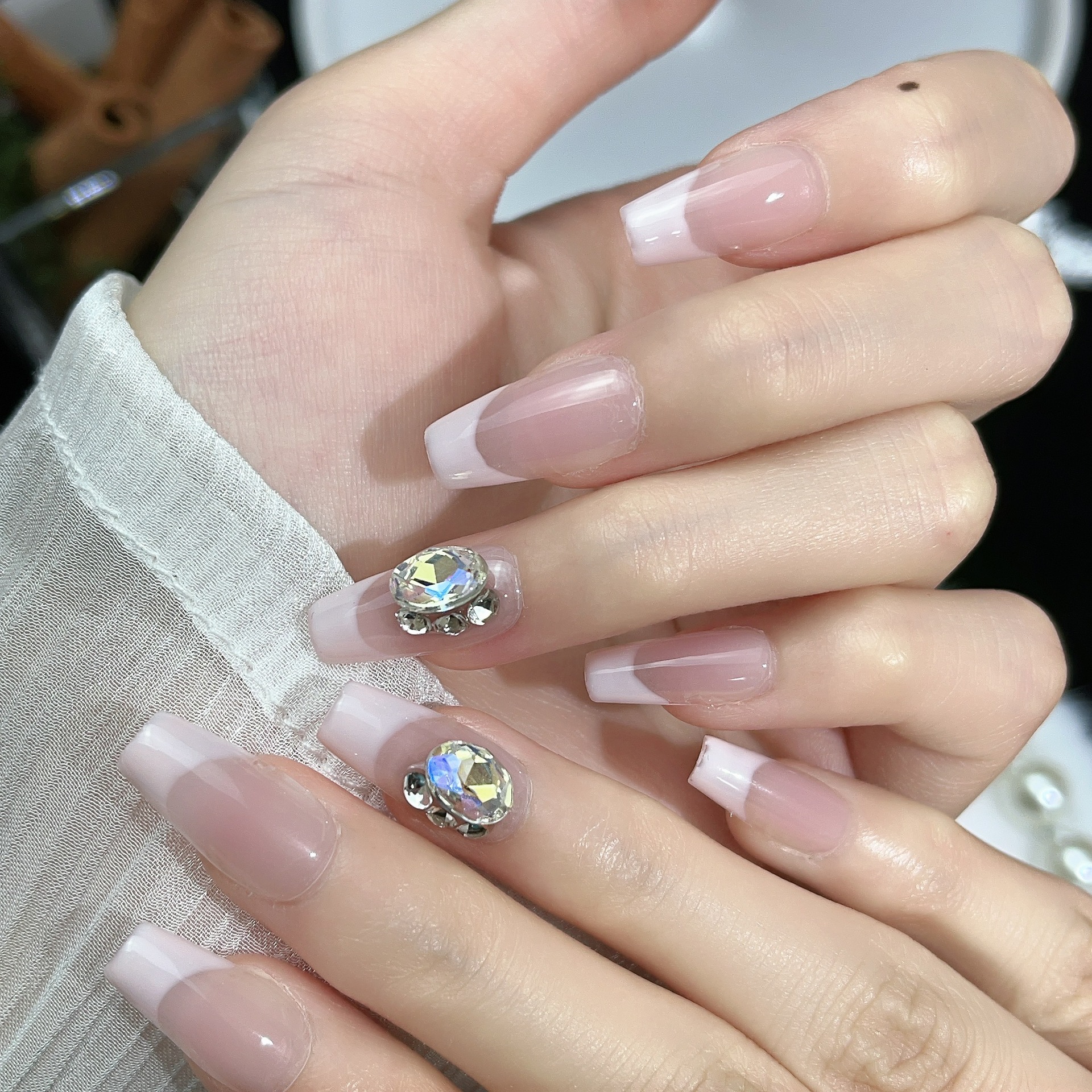2cm Trendy Press On Nails for Teens – Fun and Bold Designs number 352