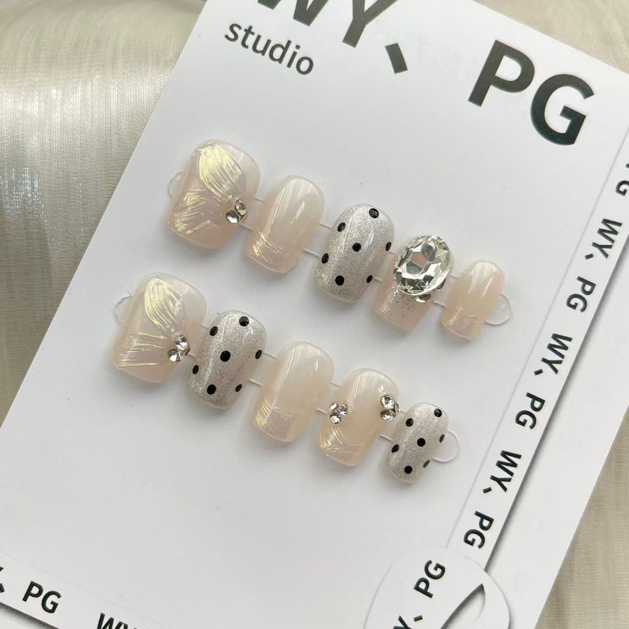 1.6cm Fashionable Press On Nails for a Chic and Modern Look number 205