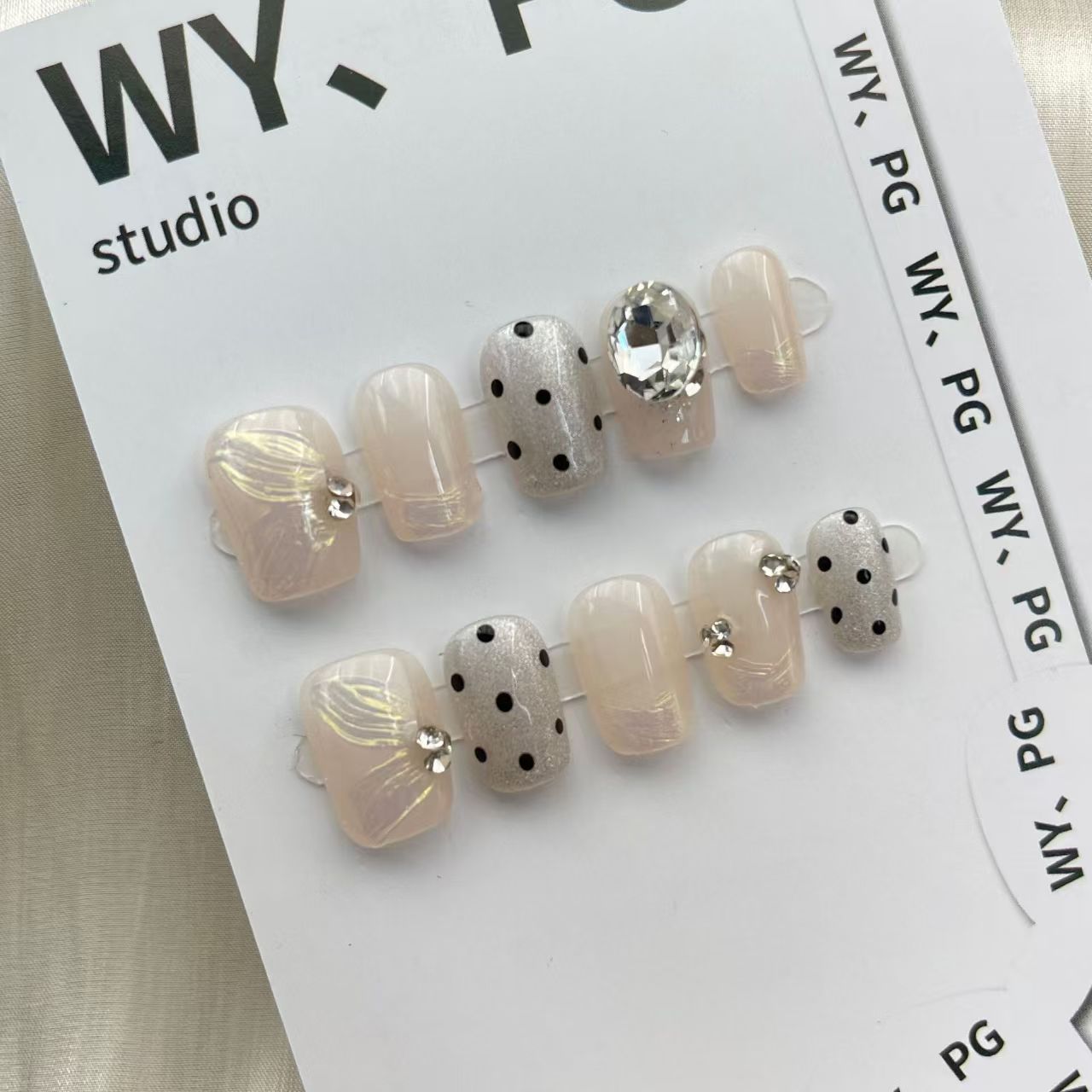 1.6cm Fashionable Press On Nails for a Chic and Modern Look number 205