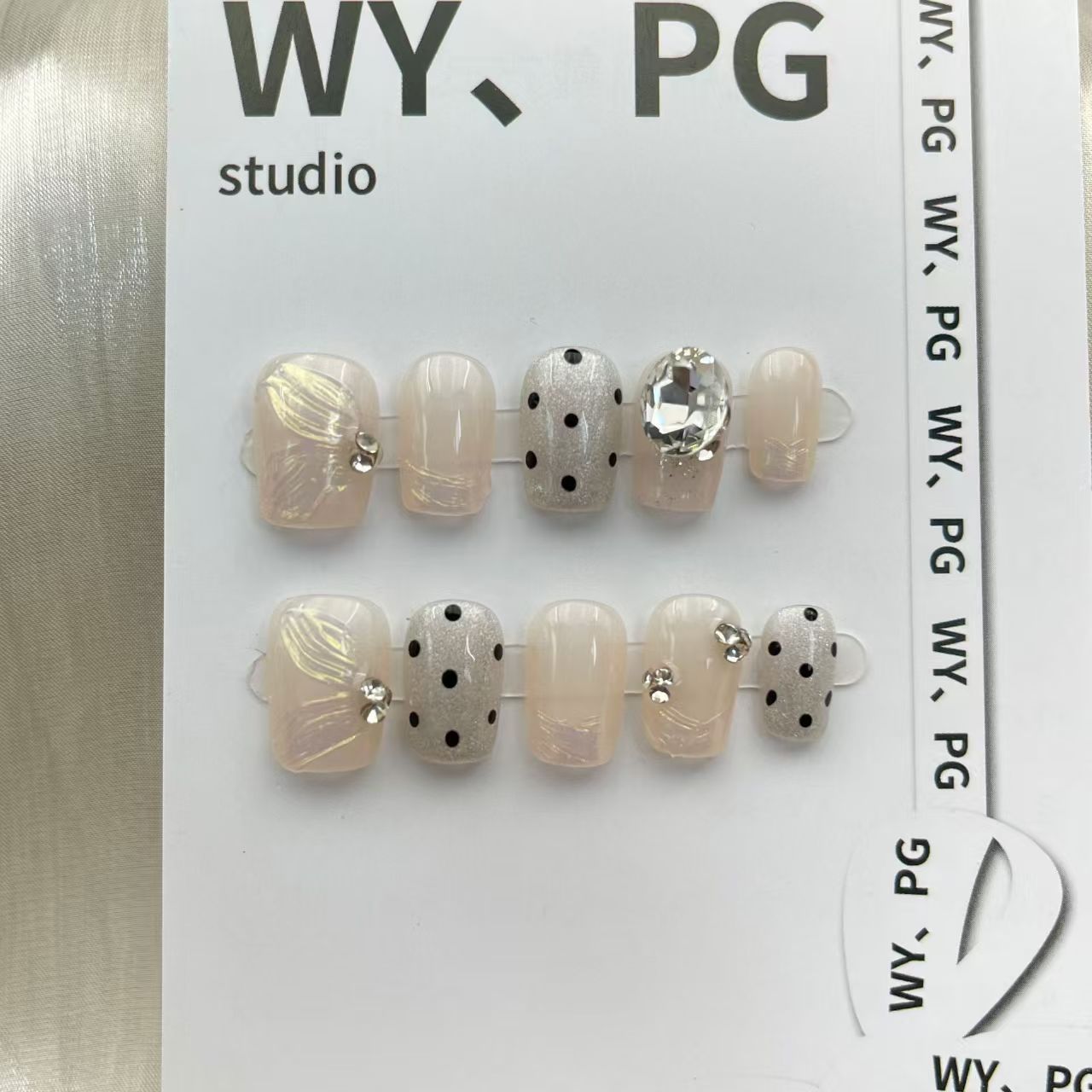 1.6cm Fashionable Press On Nails for a Chic and Modern Look number 205