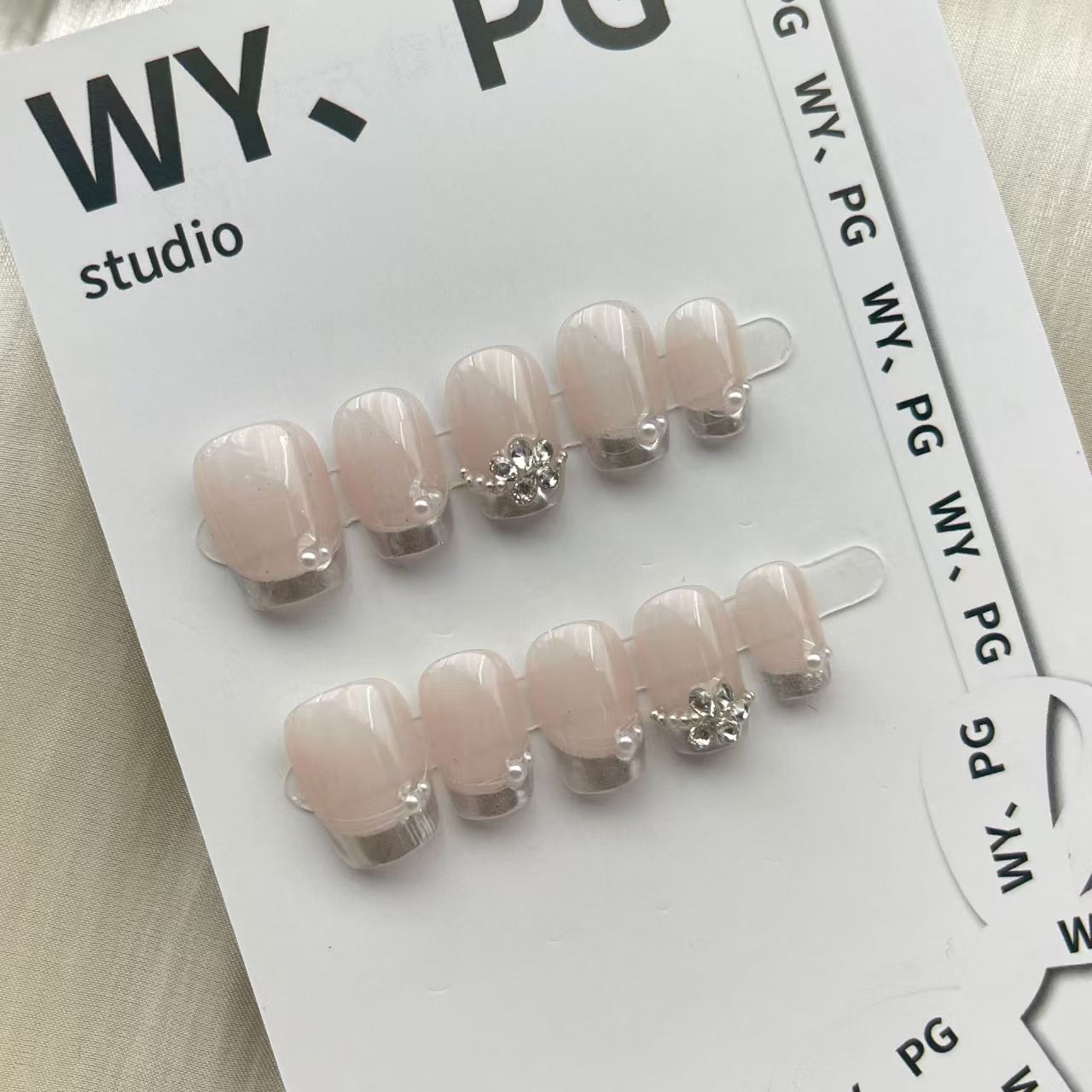 1.6cm Press On Nails for Trendy Looks Without Expensive Salon Visits number 239