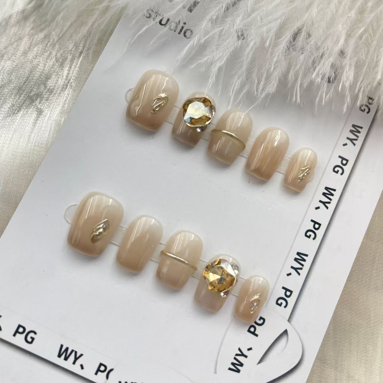 1.6cm Lightweight Artificial Nails for Comfortable and Stylish Use number 56