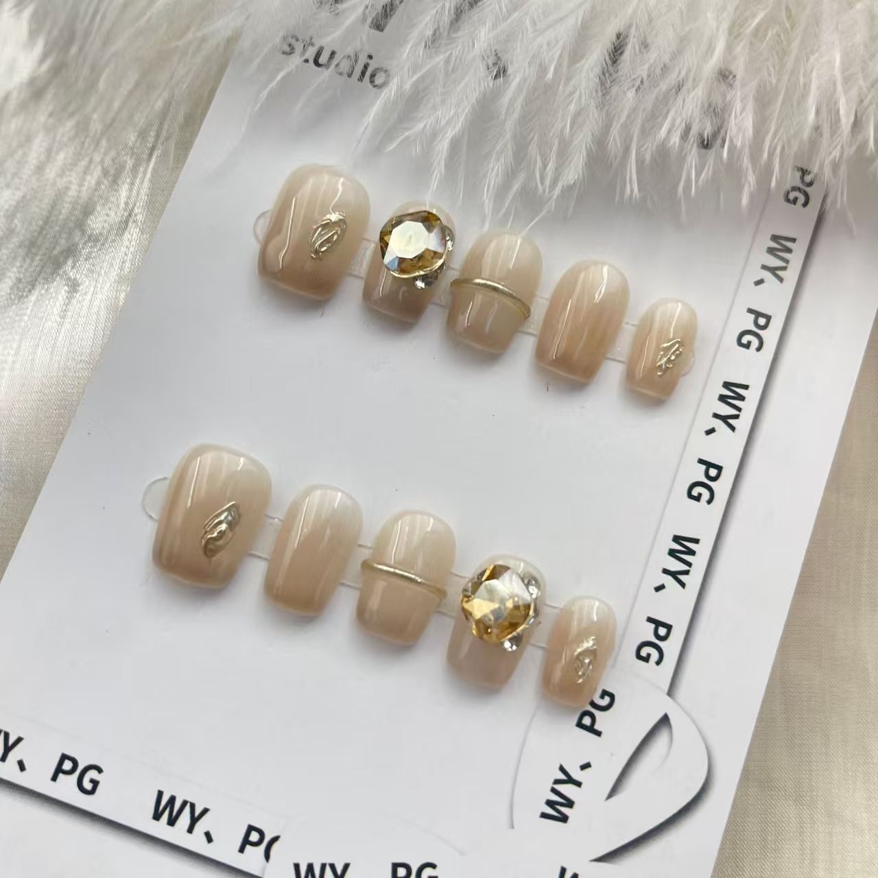 1.6cm Lightweight Artificial Nails for Comfortable and Stylish Use number 56