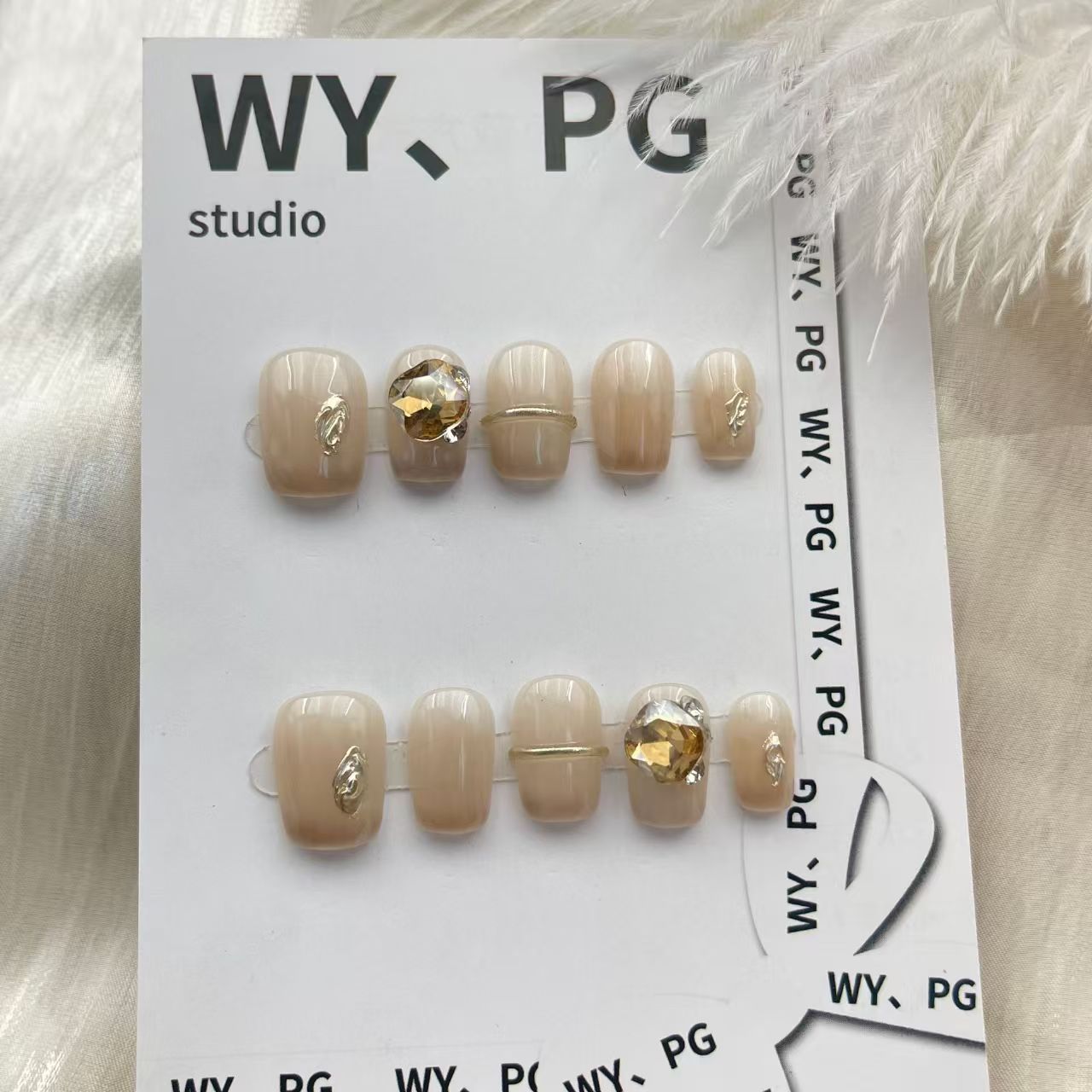 1.6cm Lightweight Artificial Nails for Comfortable and Stylish Use number 56