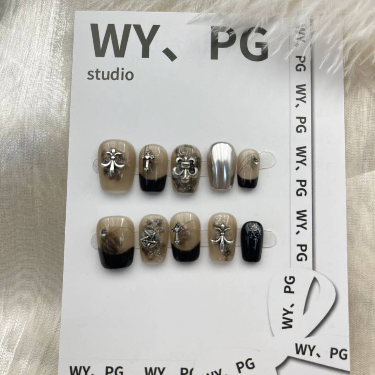 1.6cm Long-Lasting Velvet Magnetic Press-On Nails number 123