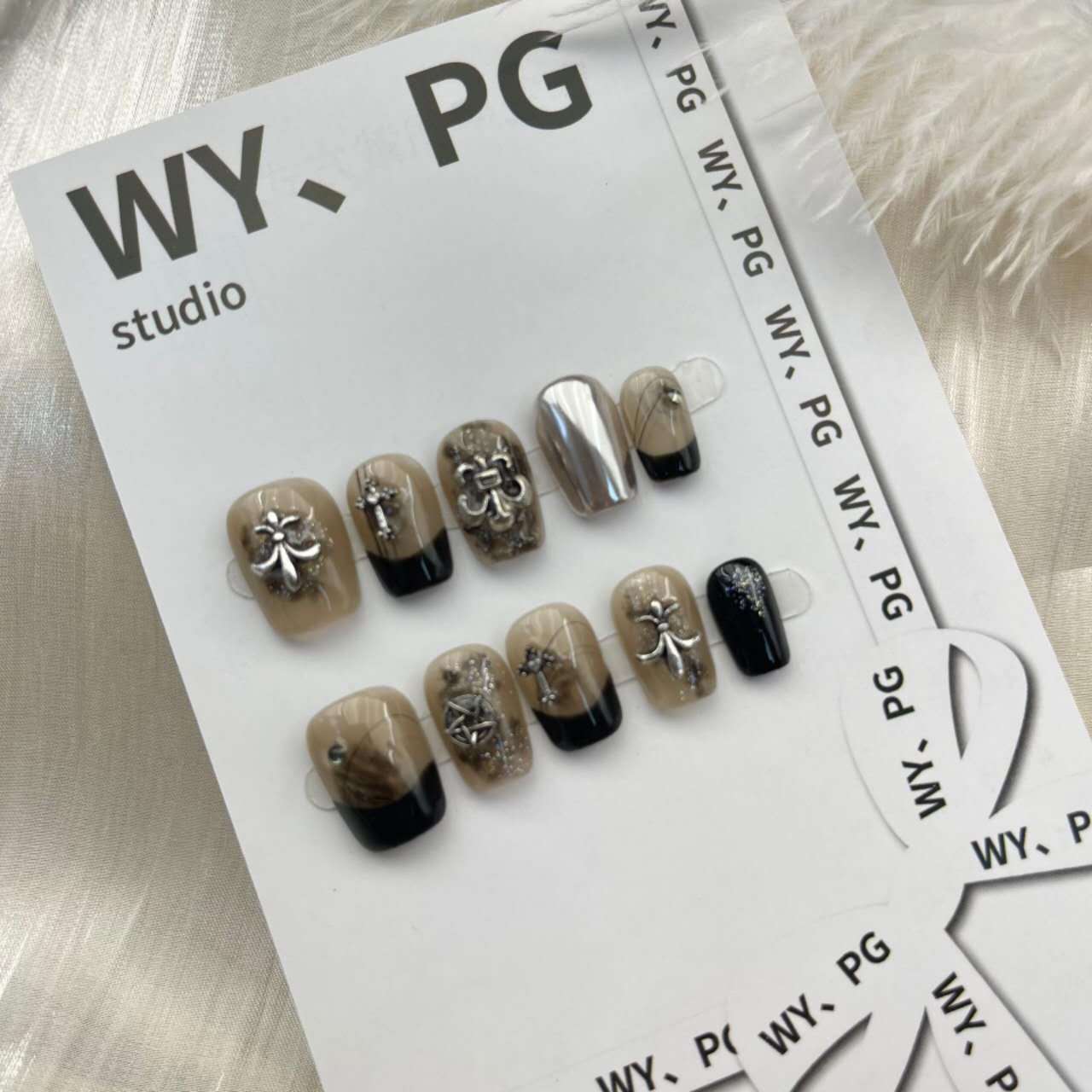 1.6cm Long-Lasting Velvet Magnetic Press-On Nails number 123