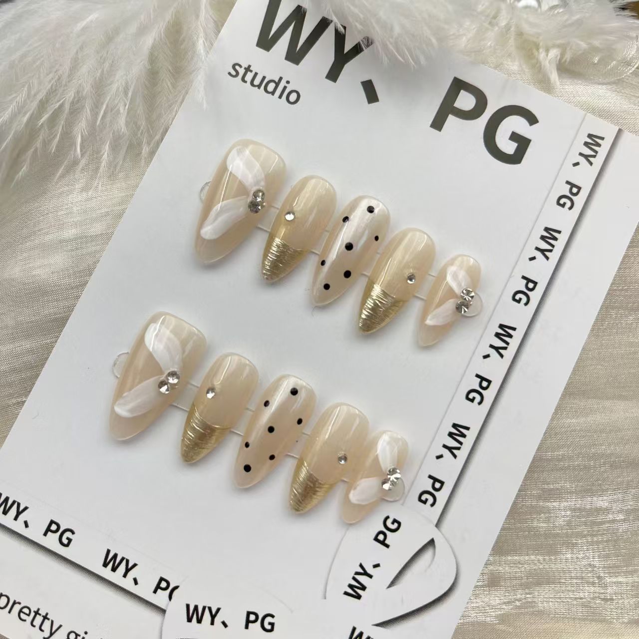 2.5cm Matte Finish Artificial Nails for a Subtle Look number 124