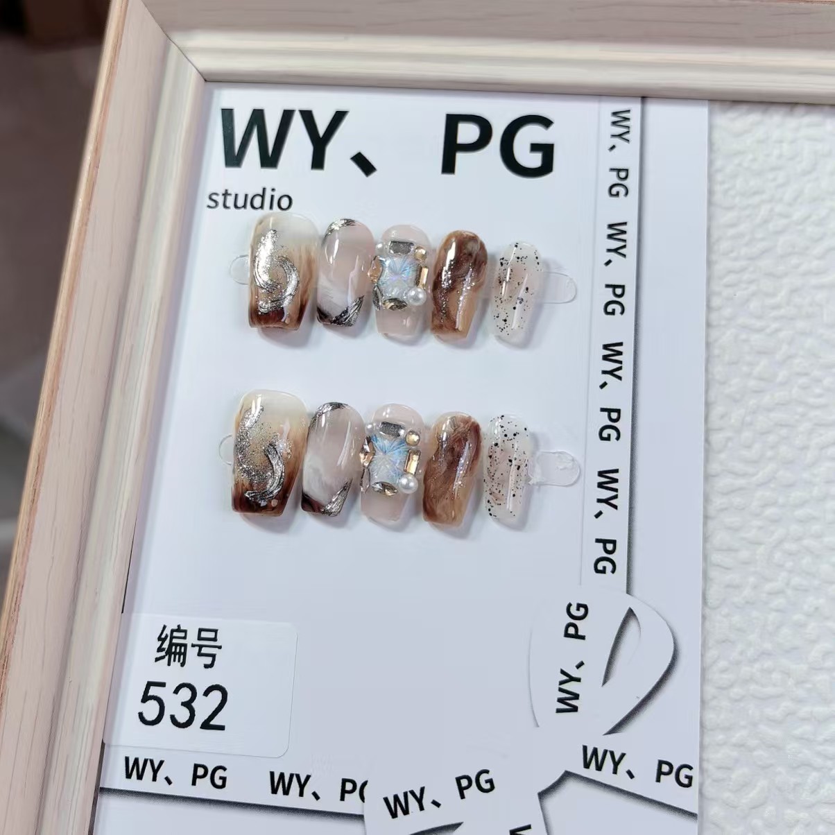 2cm Bright Neon Artificial Nails for Bold Self-Expression number 532