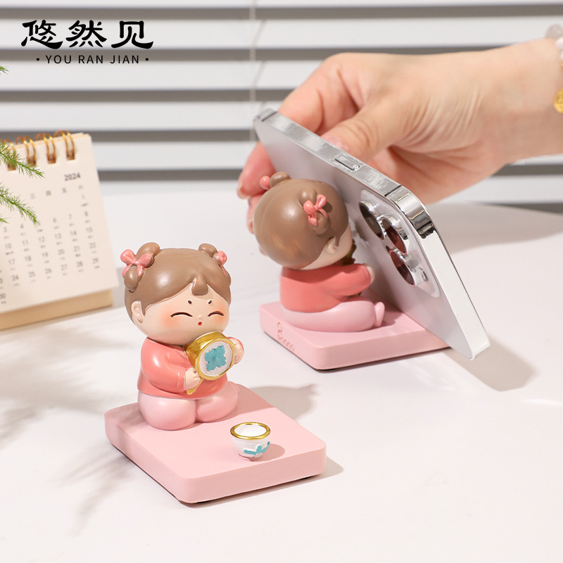 Chinese-Inspired Desktop Ornaments and Phone Holders for Stylish Decoration G4A1M0