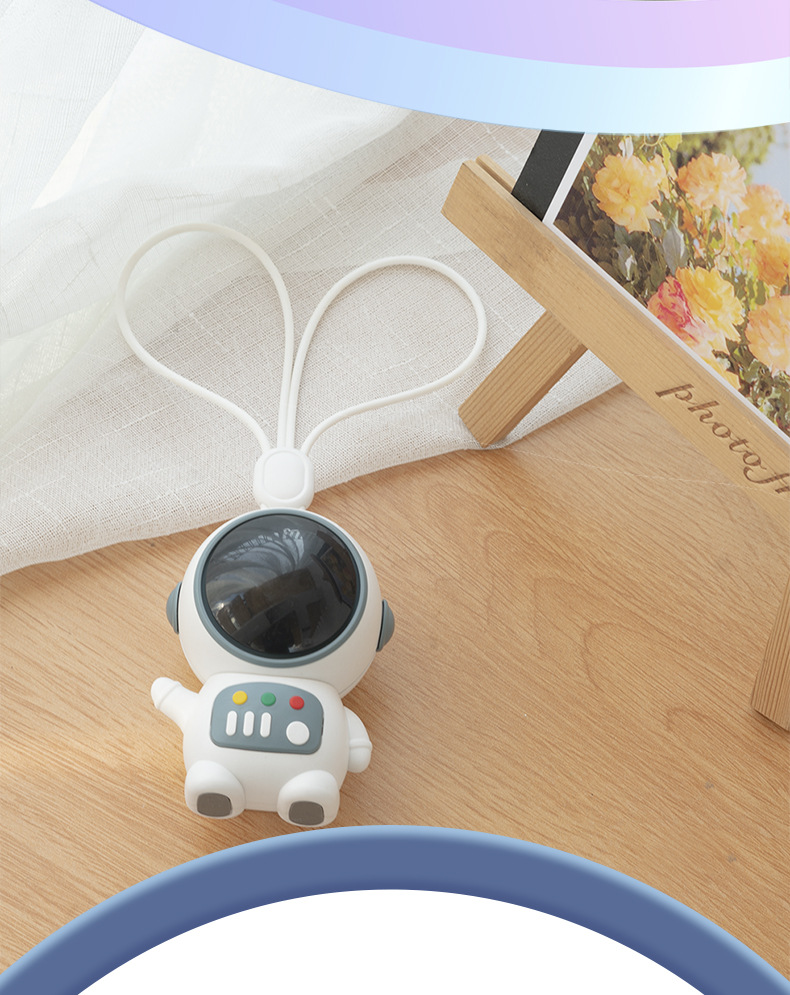 Cartoon Astronaut Bladeless Fan Keychain Pendant, Astronaut USB Charging Portable Mini Fan 6088